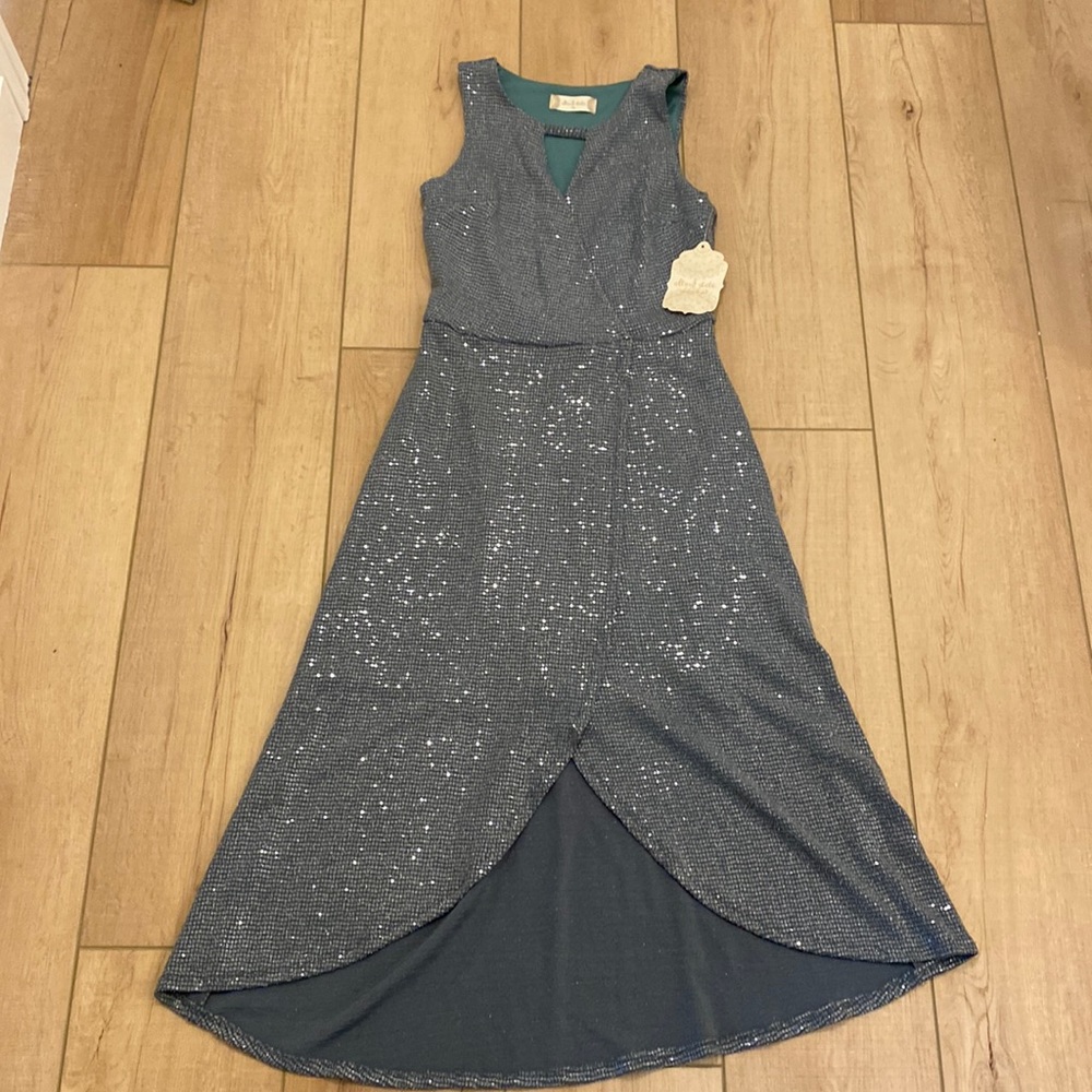 Altar’d state mid length dress size XS NWT